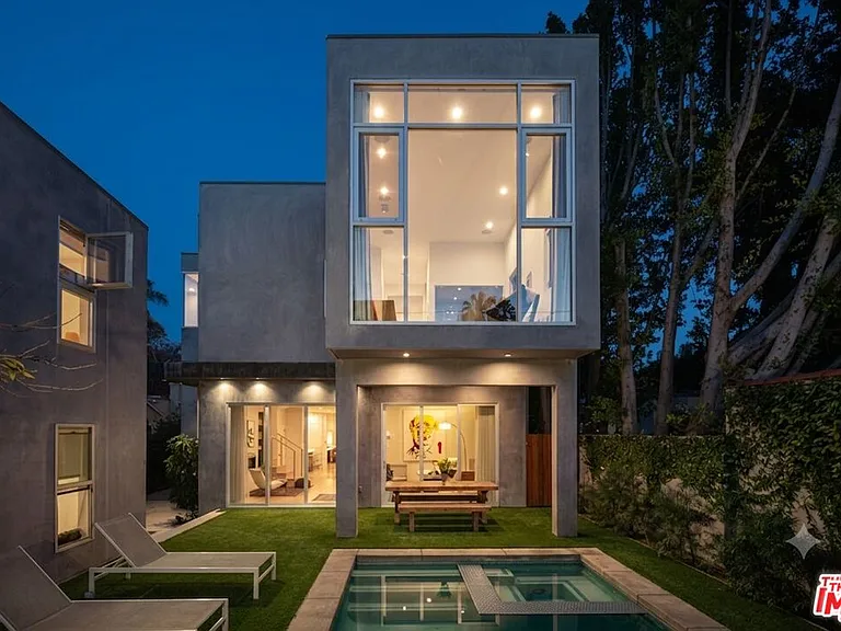 459 N Flores St — Photo 1