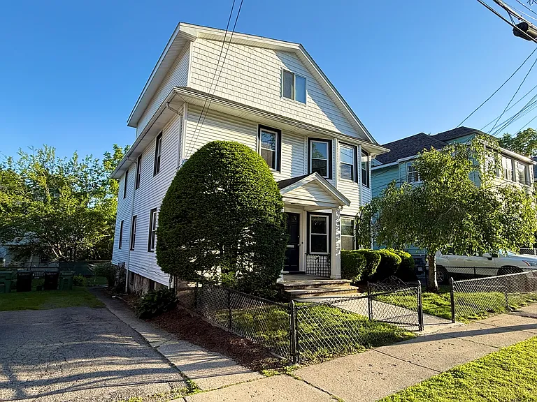 98 Putnam St #1 — Photo 22