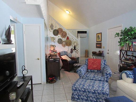 5th image of 106 Indian Ave