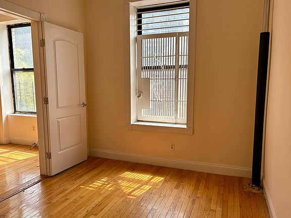 4th image of 470 W 165th St #3E
