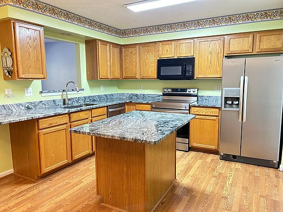 5th image of 238 Woodland Green Way