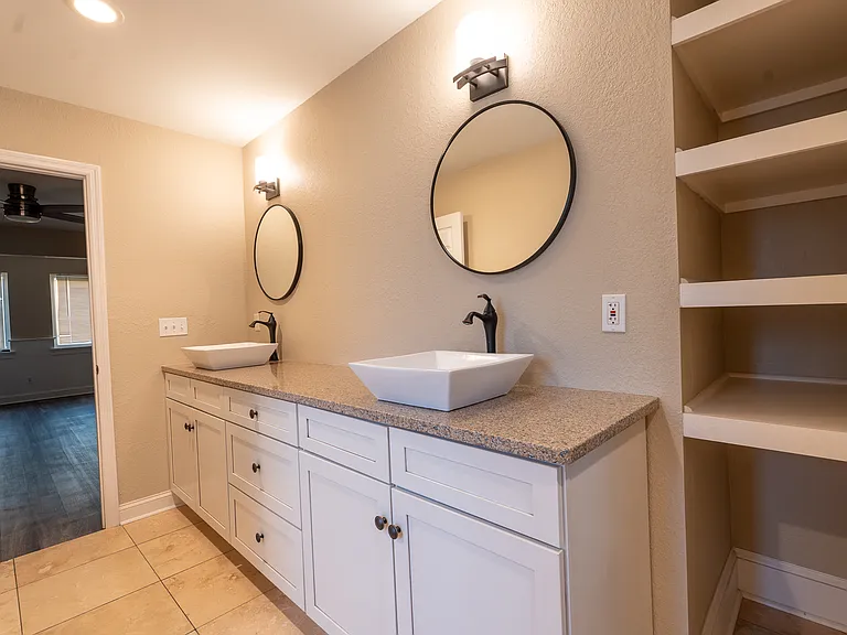 909 Miller Ave #B — Photo 33