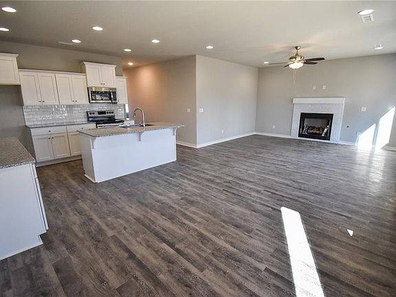 3rd image of 490 N Otoe St