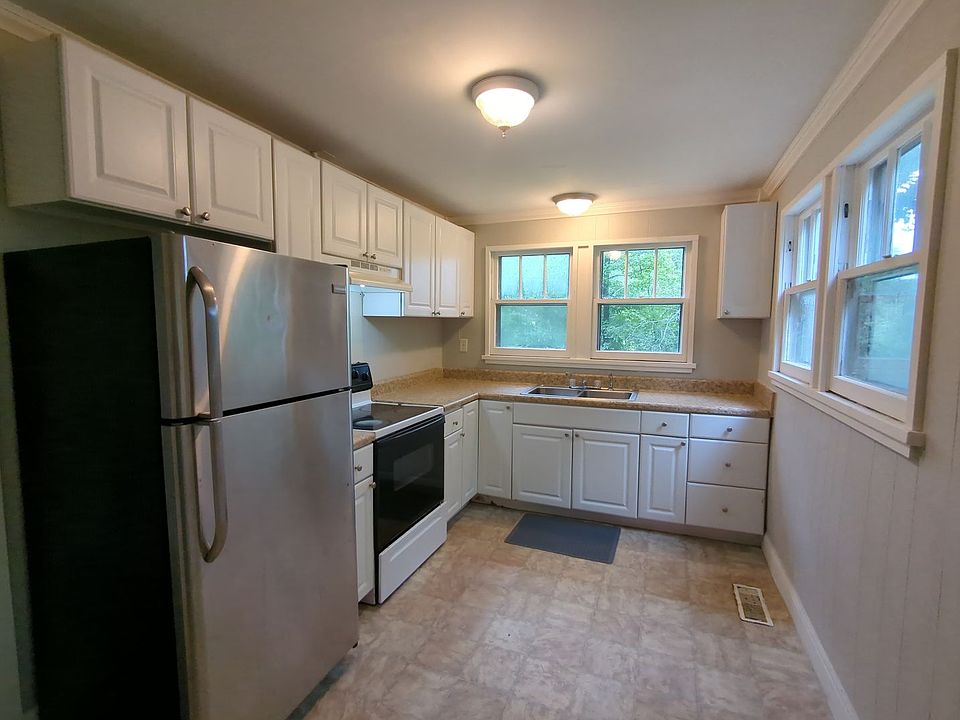 1st image of 937 Garden St
