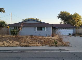 879 Camellia Ln, Lemoore, CA 93245