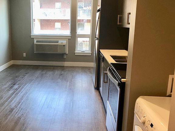 2nd image of 925 Leon Ave #516