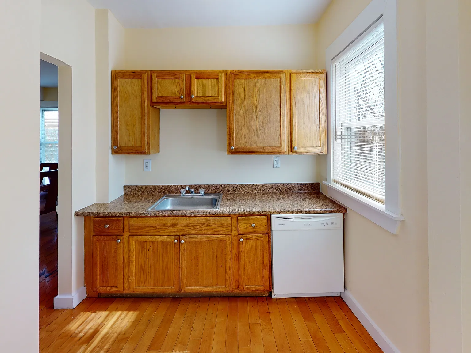 3 bed, 1200 sqft, $2,695 — Photo 2
