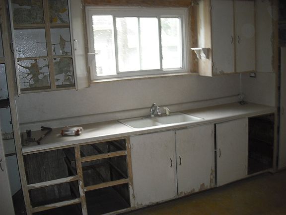5th image of 1605 Marine St