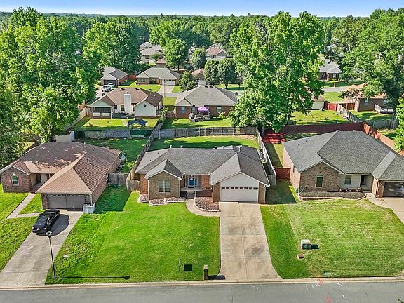 3rd image of 1304 Riverwood Dr