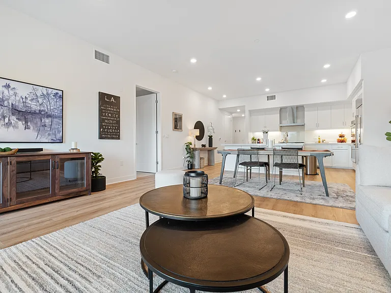 4303 Rivington — Photo 28