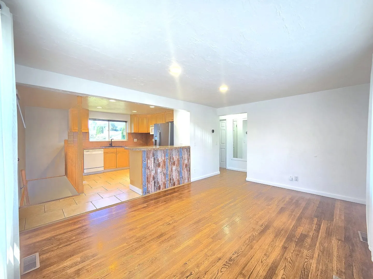$2,900 - 3 Bed / 2 Bath Charming Home with Huge Shop in North Spokane — Photo 4