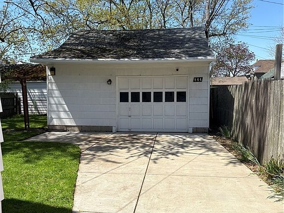 3rd image of 844 Delaware Rd