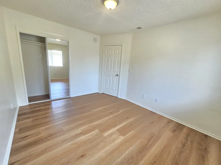 9825 N Loop Blvd #B — Photo 16
