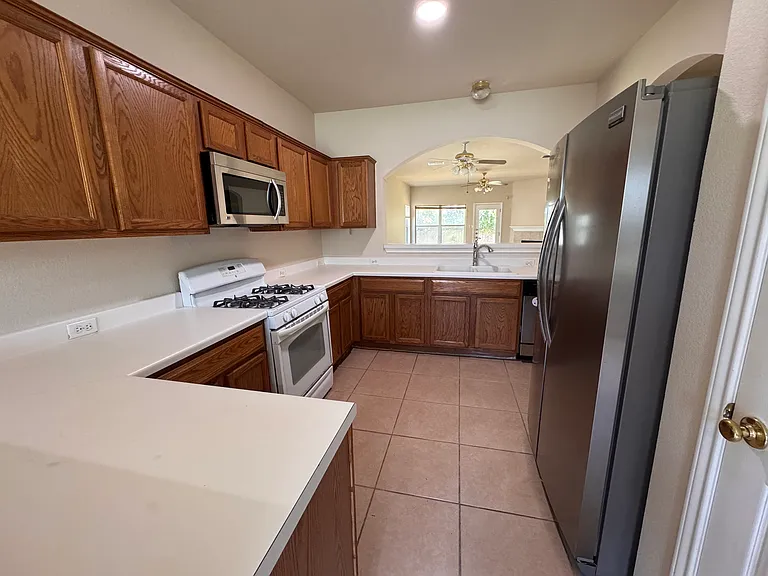 908 N Creek Blvd — Photo 2