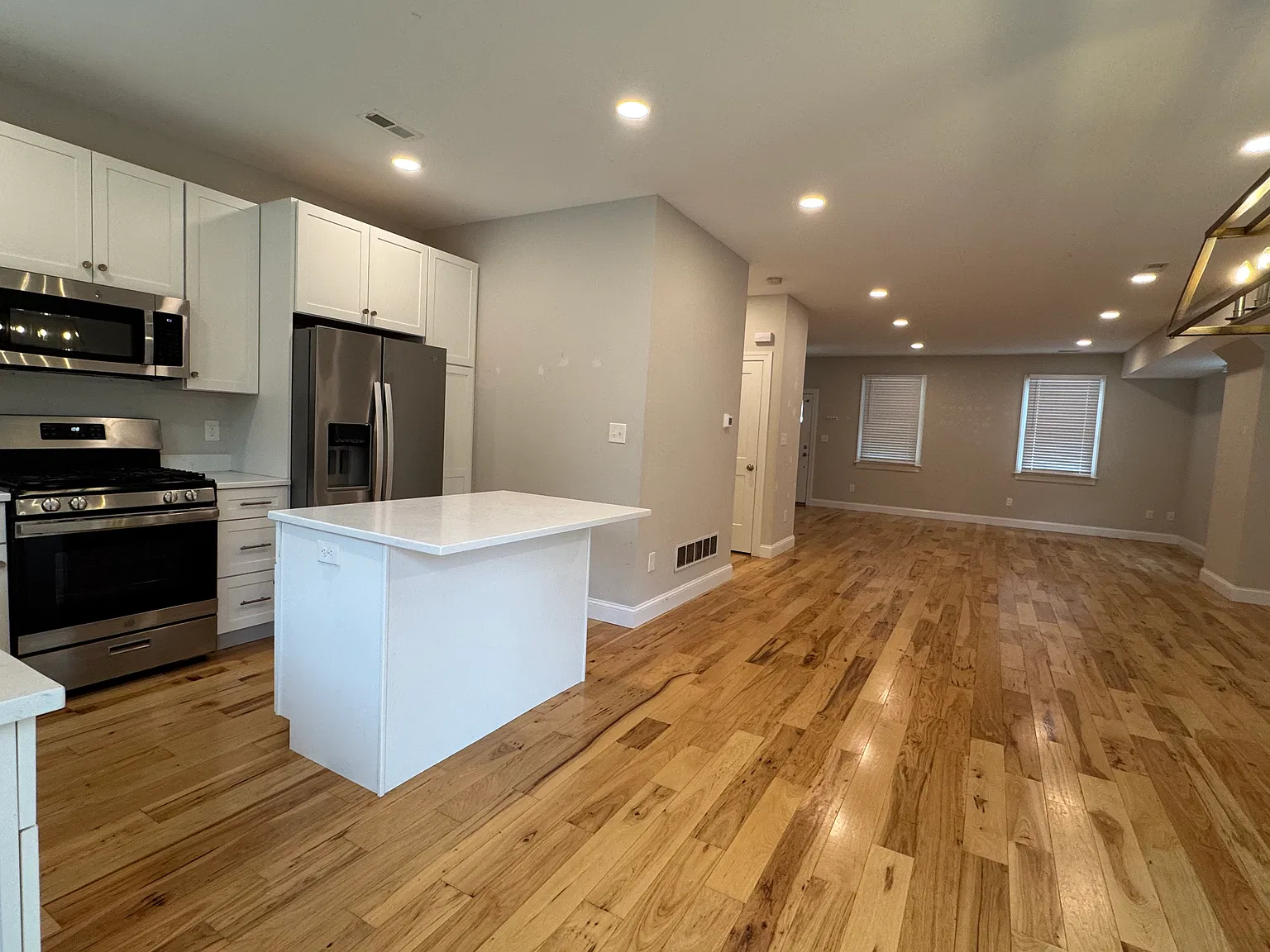 3 bed, 1800 sqft, $2,895 — Photo 4