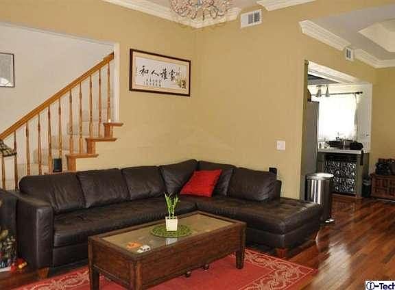 4th image of 6027 Camellia Ave