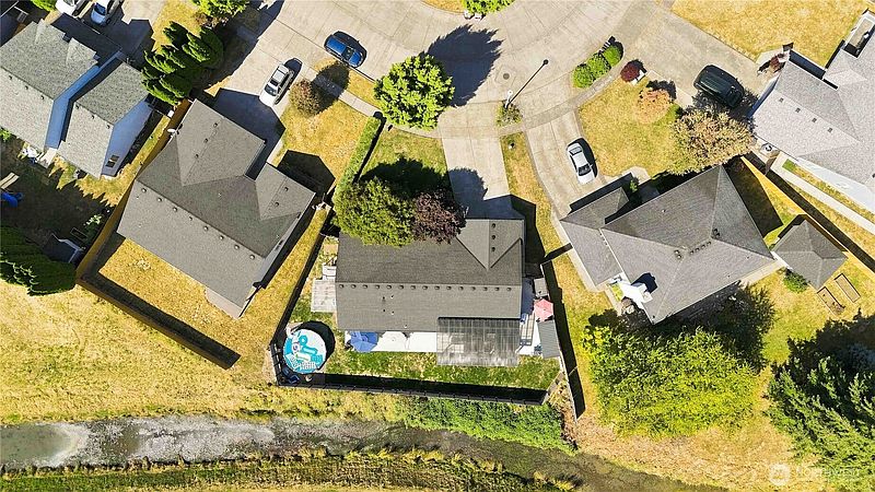 3rd image of 13 W Pine Lane