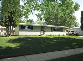 1914 2nd Ave SW, Minot, ND 58701