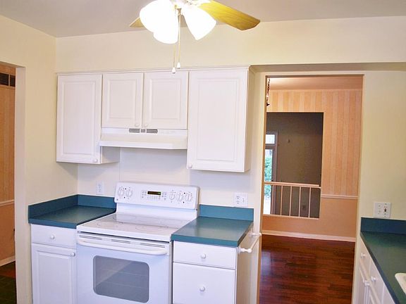 4th image of 19709 Hayes Ct