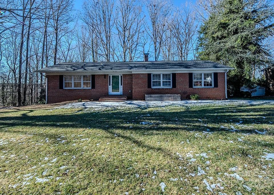 1st image of 940 Valley Dr