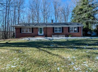 940 Valley Dr, Newton, NC 28658