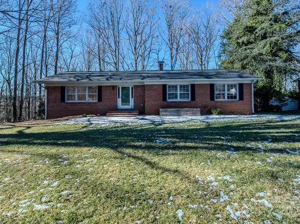 940 Valley Dr, Newton, NC 28658