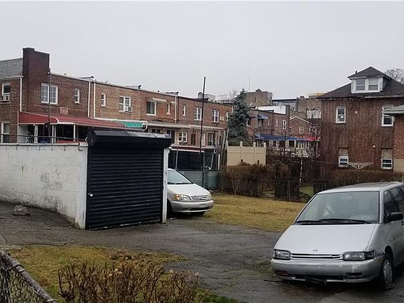 4th image of 3020 Williamsbridge Rd