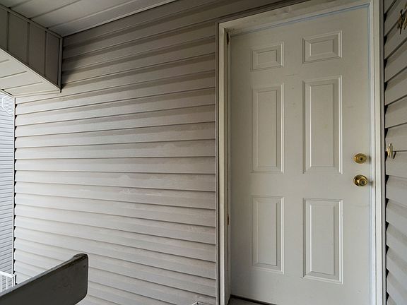 3rd image of 875 E Arrowhead Ln Unit 42
