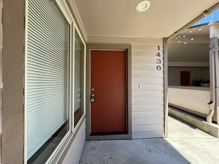 Bright and Airy Home with Stainless Steel Kitchen, Vaulted Ceilings & Washer + Dryer — Photo 19
