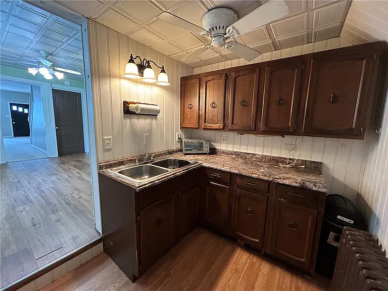 131 E Union Blvd — Photo 7
