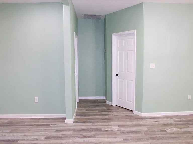 304 W James St #ID-2965 — Photo 11