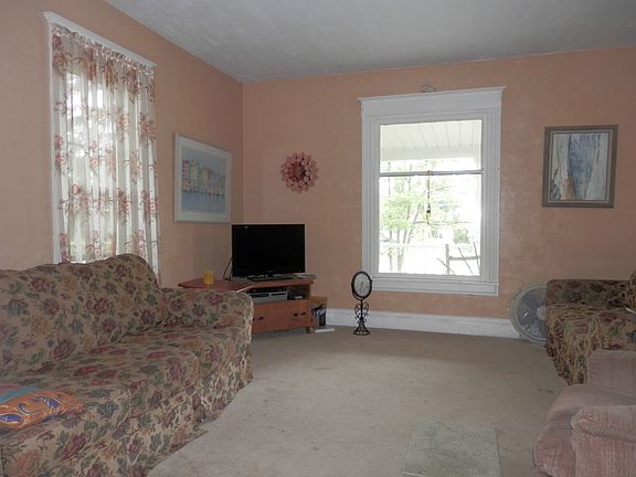 2nd image of 613 S Park St