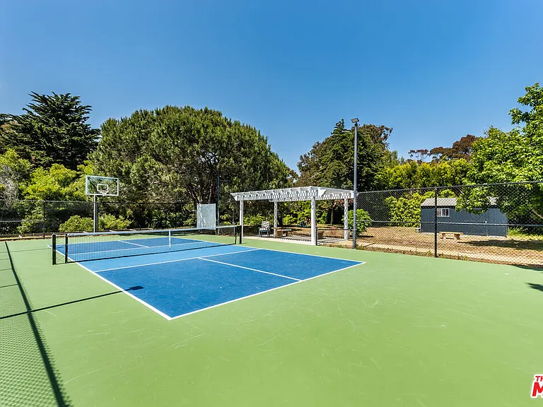 28925 Cliffside Dr — Photo 48
