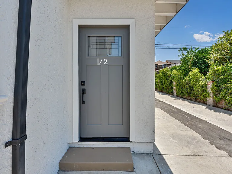 230 N Burlington Ave #1/2 — Photo 34