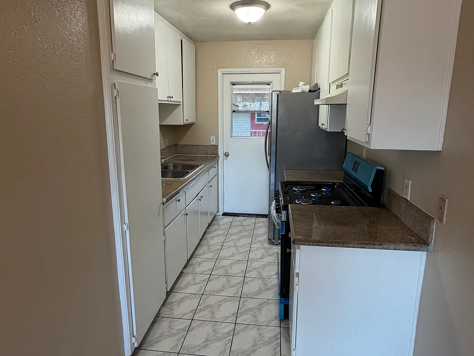 2 bed, 750 sqft, $2,000 — Photo 3