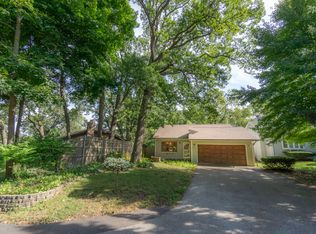 26283 N Maple Ave, Mundelein, IL 60060