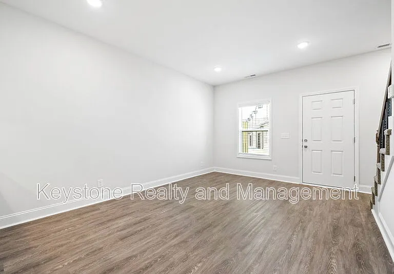 760 Tracy Ln #A104 — Photo 5