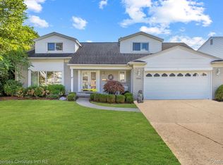 23282 N Rosedale Court St, Clair Shores, MI 48080