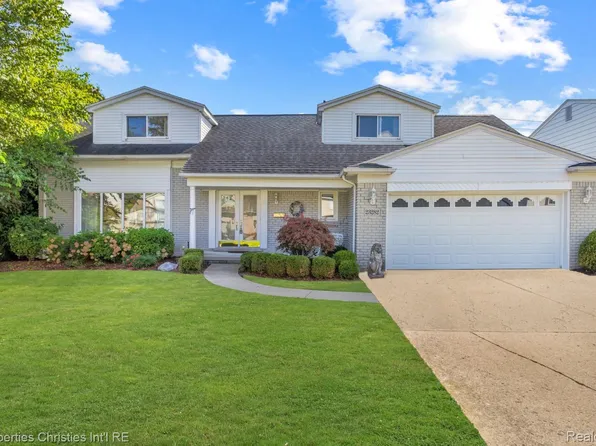23282 N Rosedale Court St, Clair Shores, MI 48080