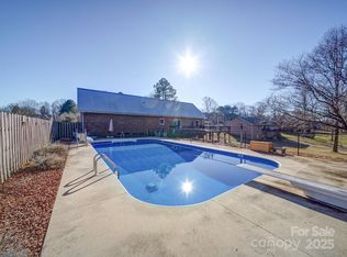 194 Beech Brook Ln, Statesville, NC 28625