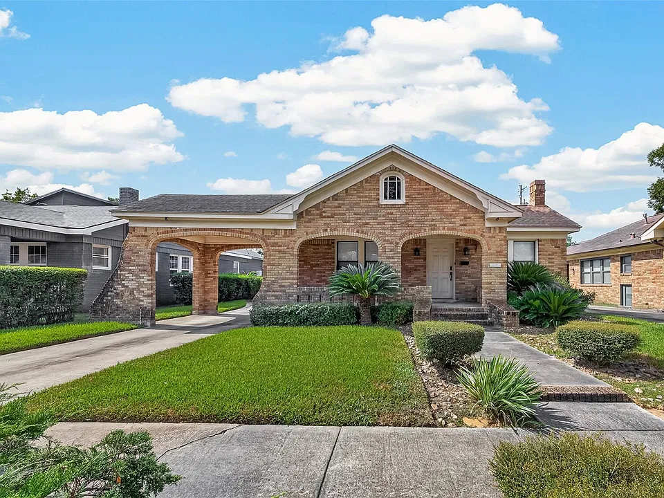 2418 Rosewood St