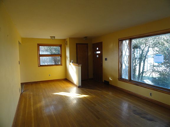 2nd image of 113 Fernwood Ave