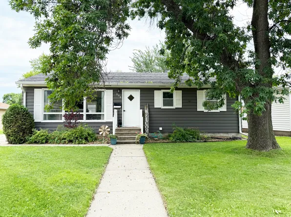 908 10th Ave NE, Aberdeen City, SD 57401
