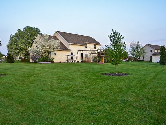 5th image of 691 Gardenview Cir