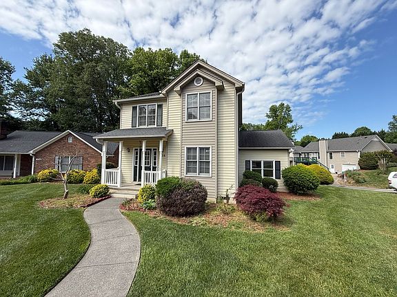 2nd image of 928 Heatherstone Dr
