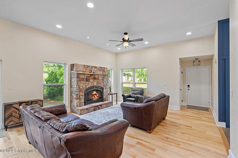 5th image of 18 Skylark Drive