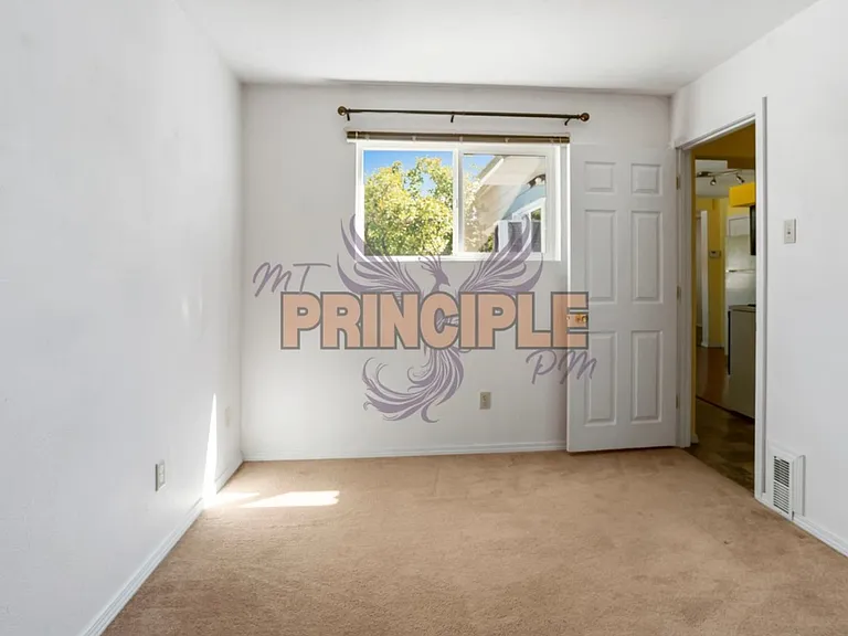 2021 Johns Ave — Photo 14