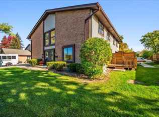 8234 Portsmouth Dr UNIT A, Darien, IL 60561