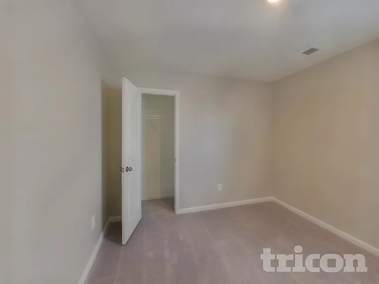 1715 Southwold Ln — Photo 8