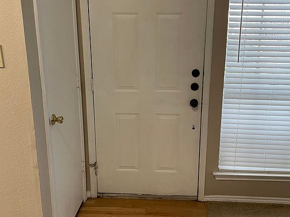 3rd image of 1409 Meadowood Village Dr